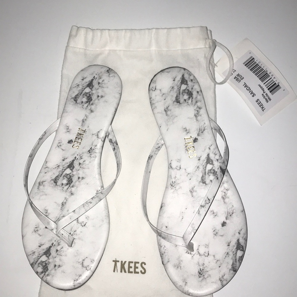 TKEES- Marbled flip flops